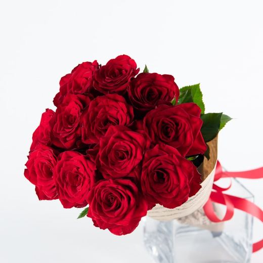 赤いバラ12本の花束