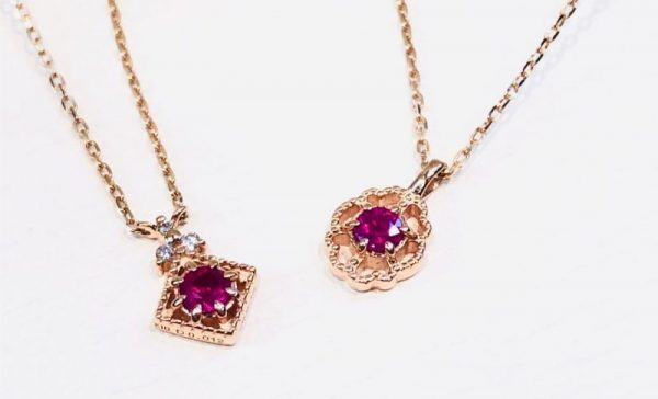 ルビーネックレス