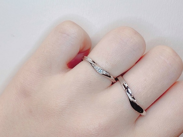 スイートブルー結婚指輪着用