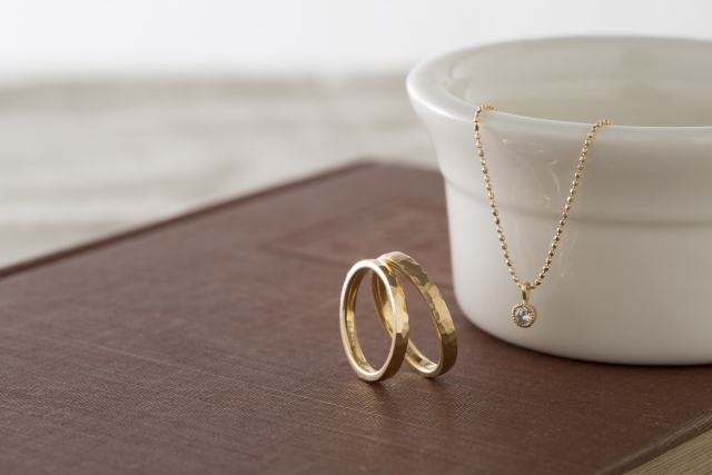 ゴールドの指輪のイメージ写真