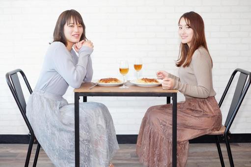 女友達イメージ