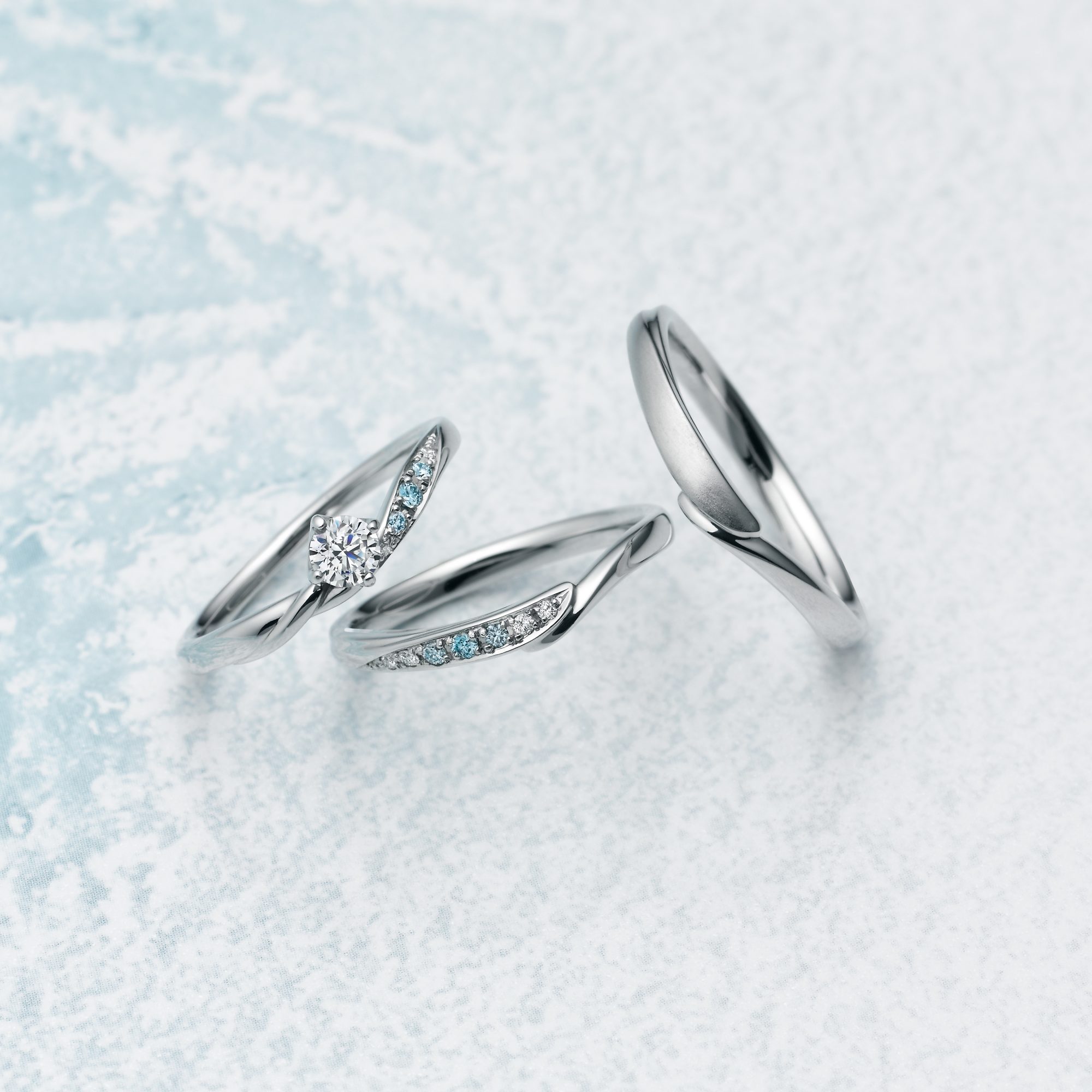 Ice Blue DAIAMONDの指輪のFirstSnowの写真