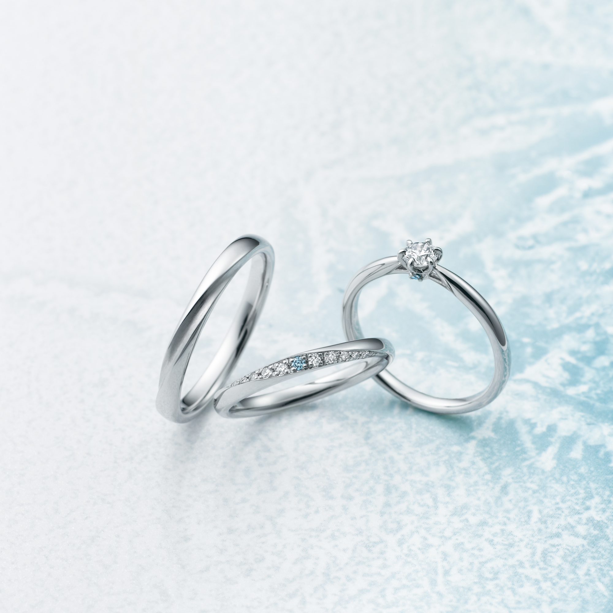 Ice Blue DAIAMONDの指輪のThawの写真