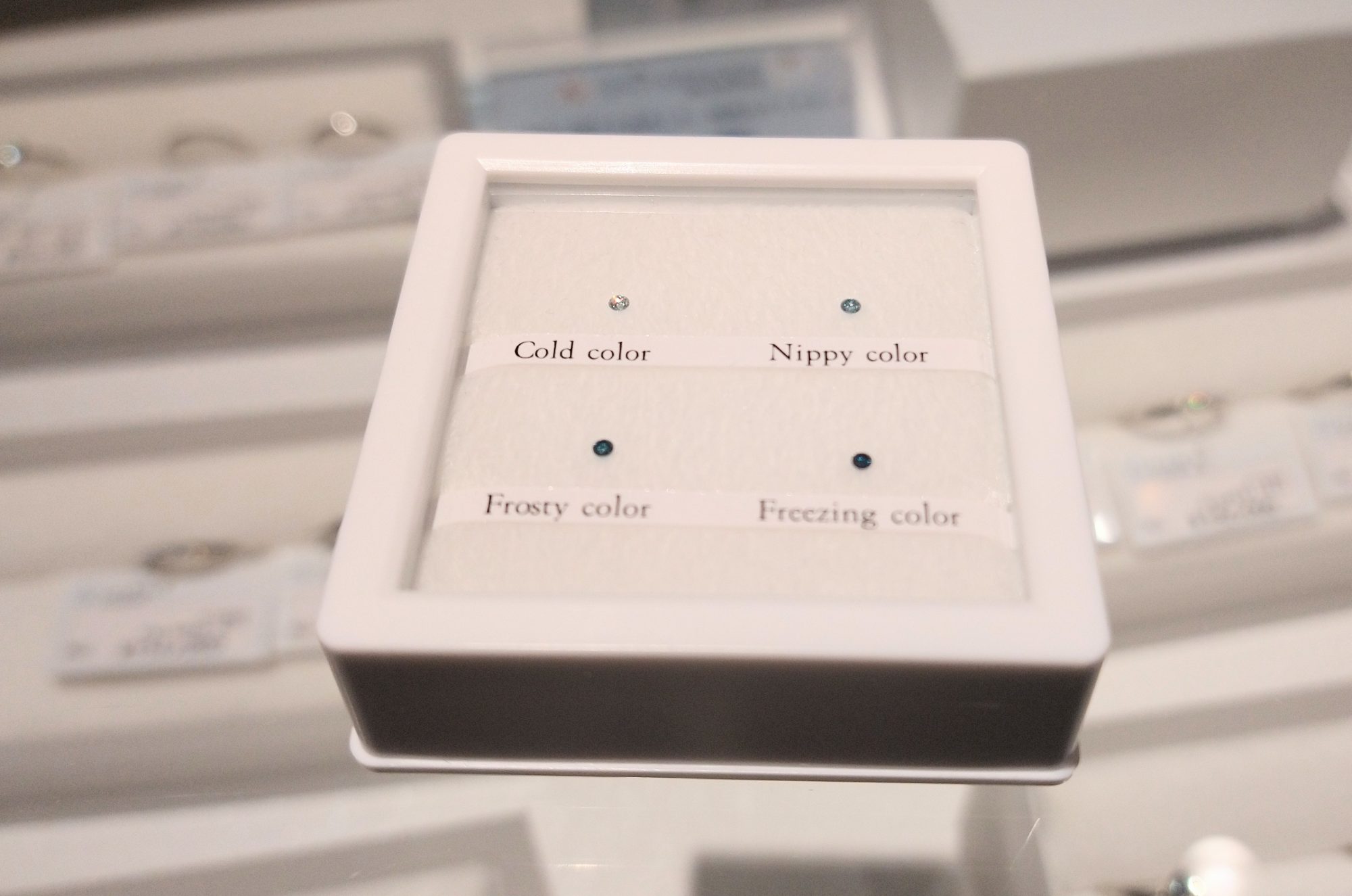 アイスブルーダイヤモンドのサンプルの写真