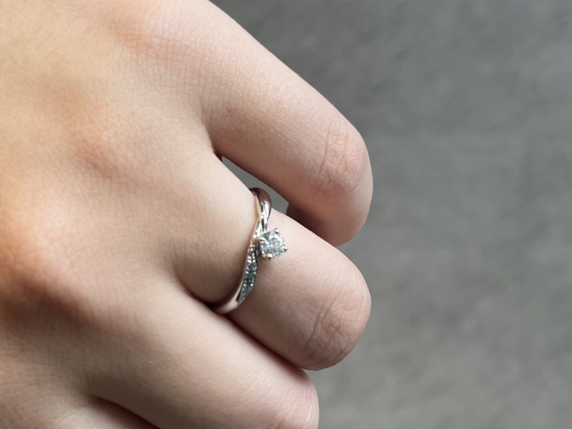 ファーストスノー婚約指輪