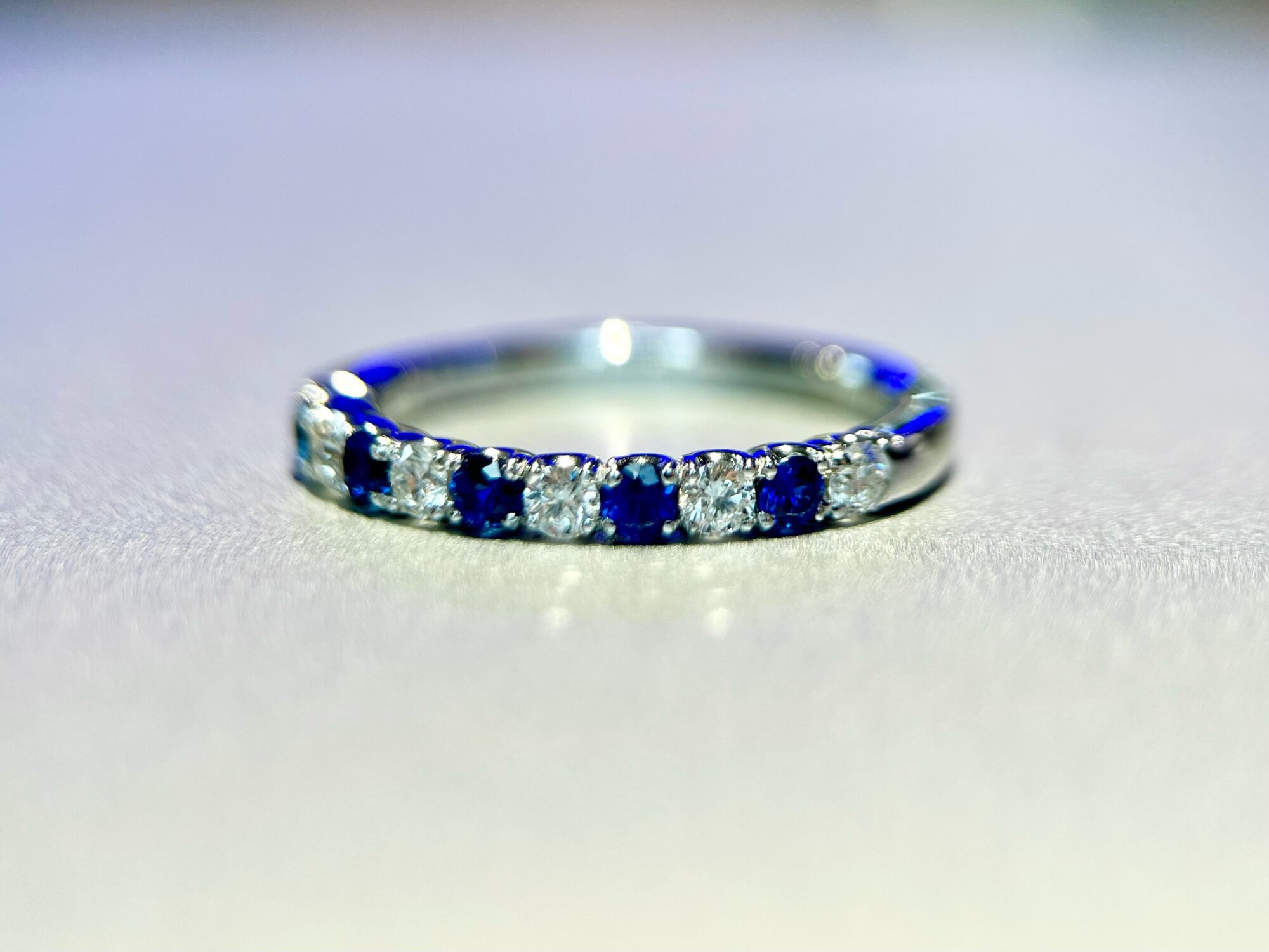 誕生石入りハーフエタニティリング